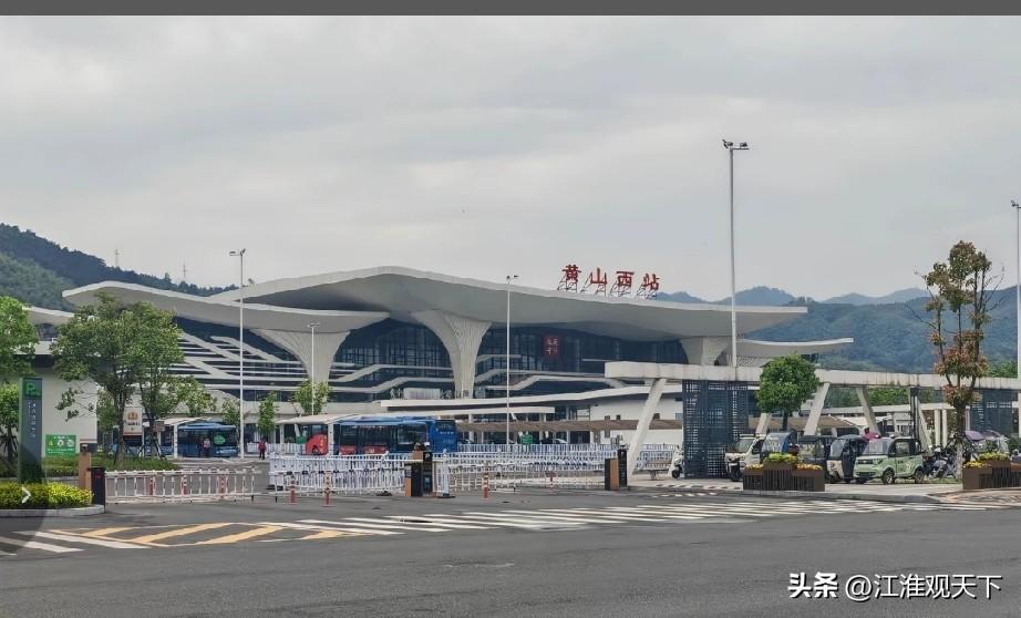 黄山市的黄山区，14万人口有15亿的经济数据，还是挺让人吃惊的
安徽省的县级行政
