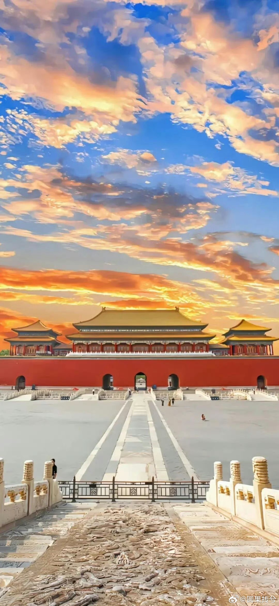 山河锦绣，国泰民安！遥祝祖国母亲生日快乐！[鲜花][鲜花][鲜花] ​​​