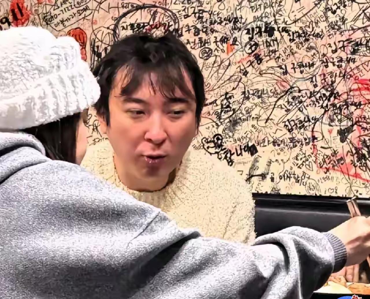 王思聪的头发也快保不住了，看来不管你再有钱再有权，还是长得再帅，总是不能阻止头发