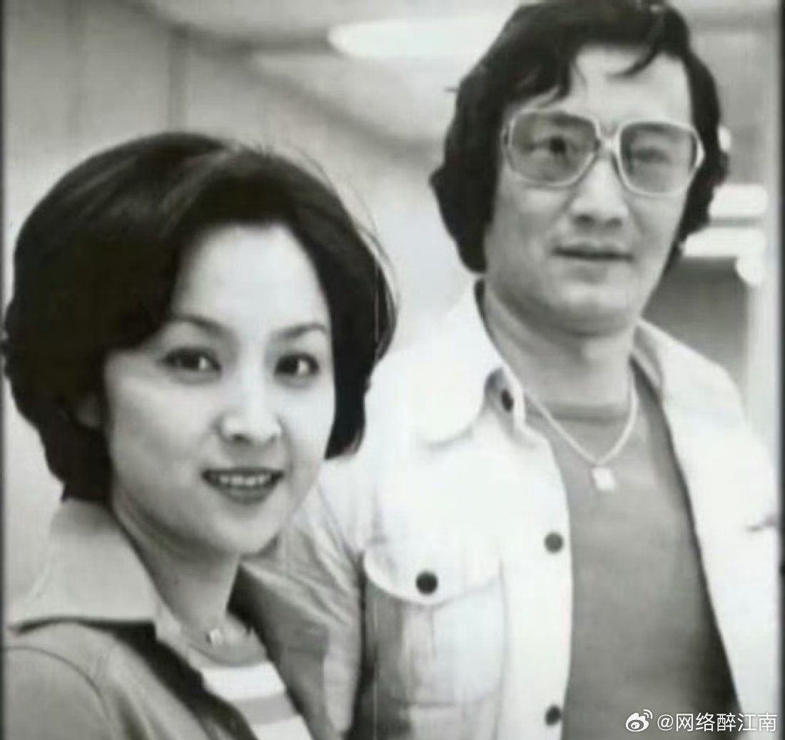 前妻甄珍得知谢贤去世当场落泪，二人离婚半世纪晚年方才和解，前妻满心懊悔当年分开，