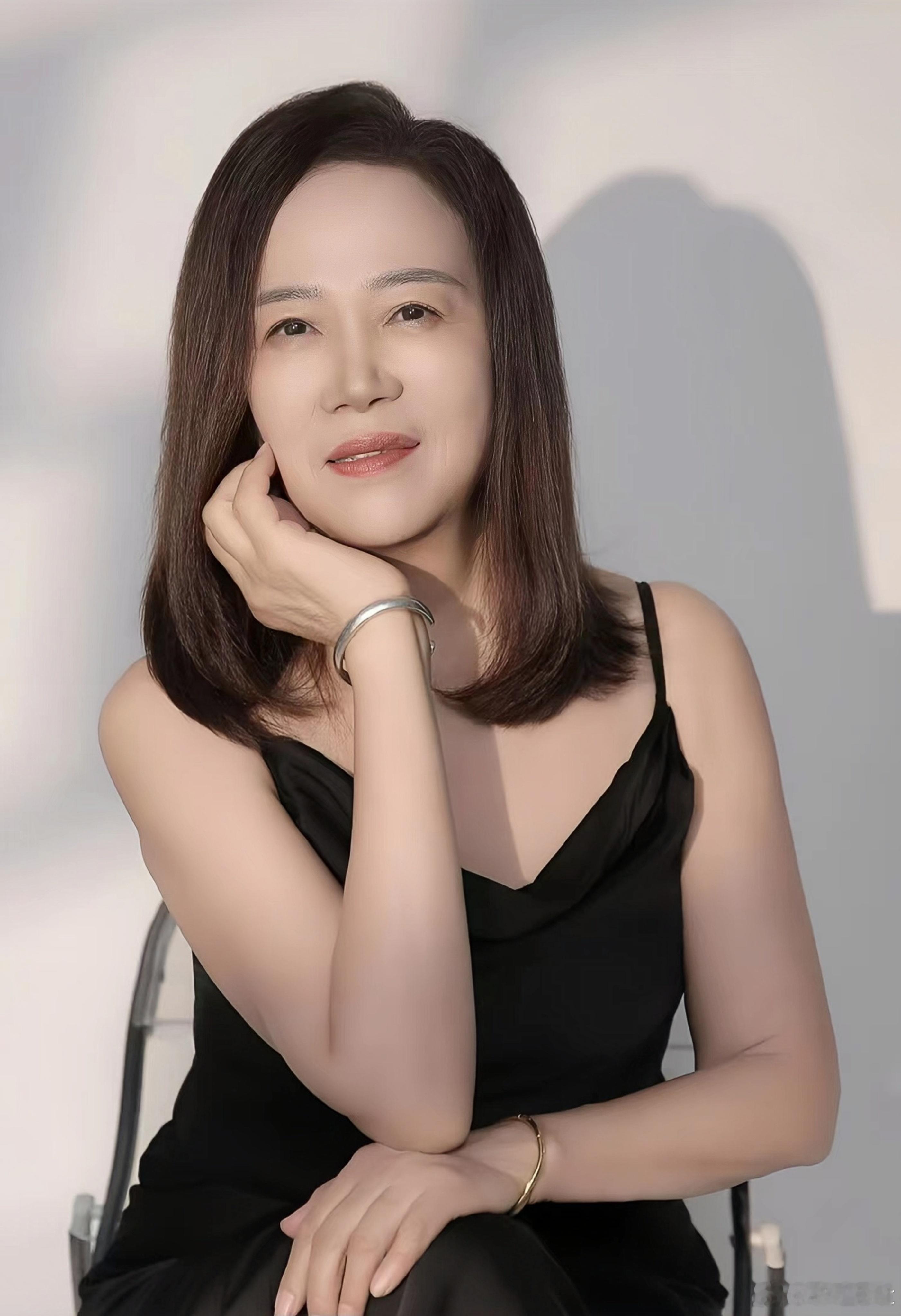 高中老师风韵犹存 ​​​