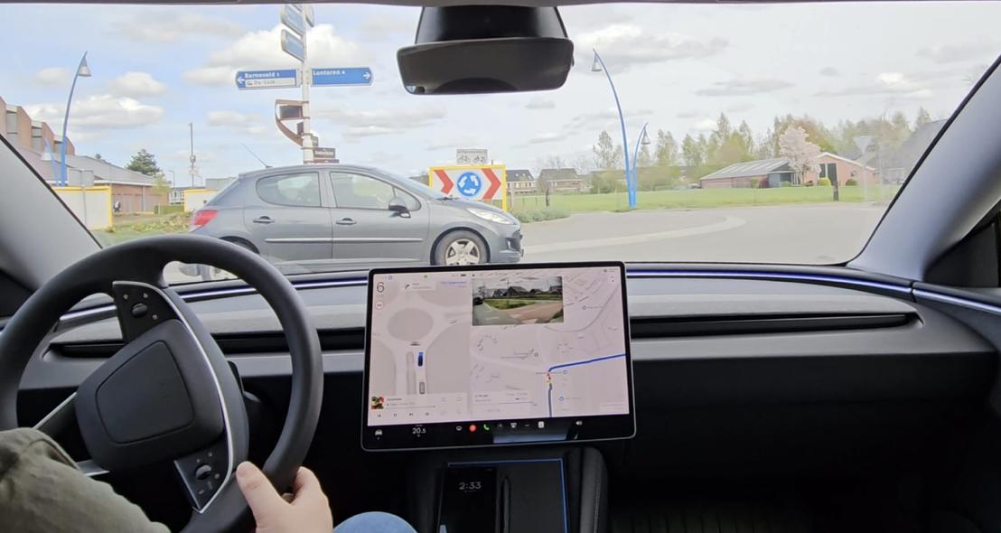 特斯拉FSD欧洲体验反馈：完美无瑕
特斯拉FSD已在荷兰获批，少数欧洲的车主和K