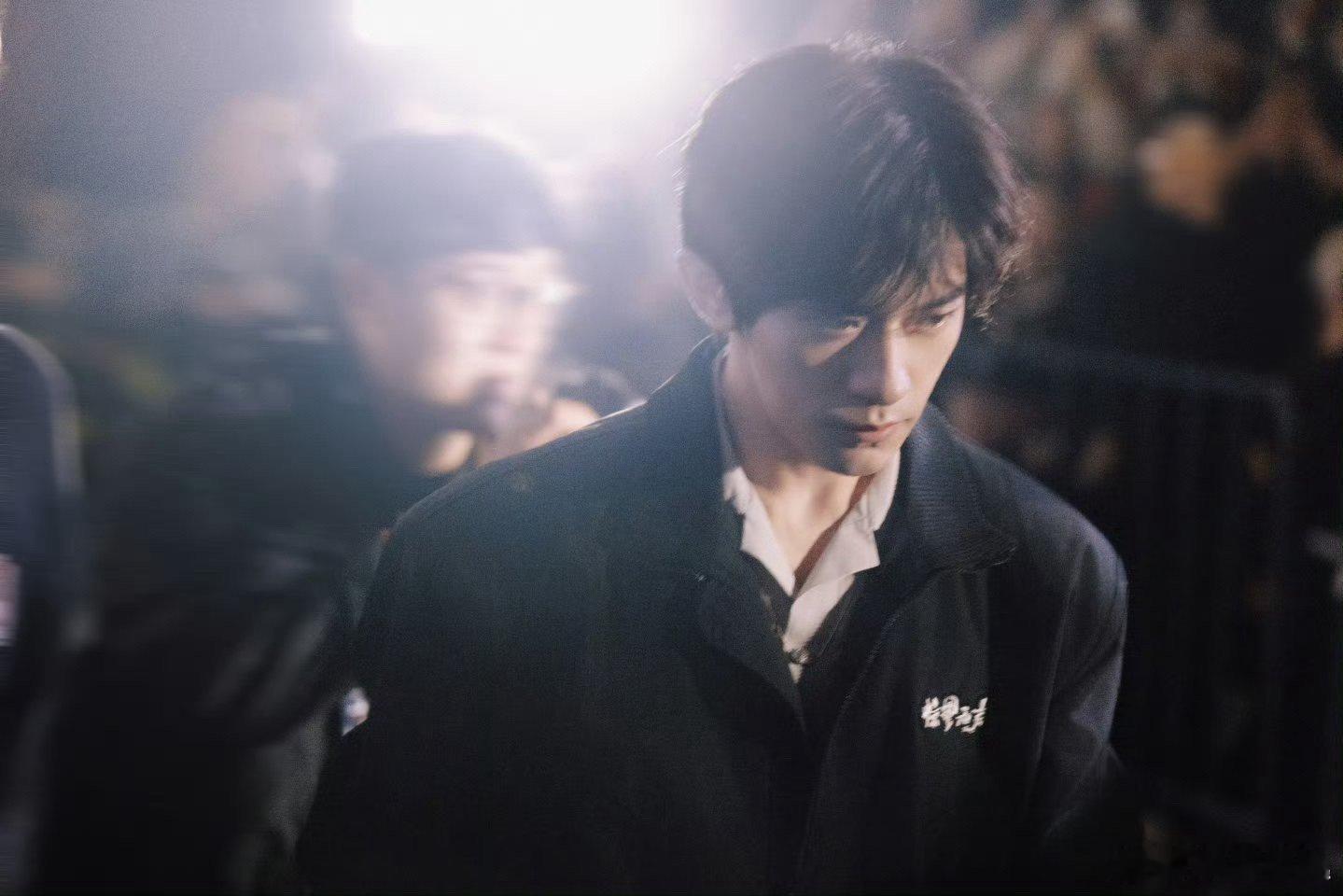 易烊千玺严迪是信仰最好诠释 面对诱惑不动摇，身处危局不退缩，严迪以一生践行信仰，