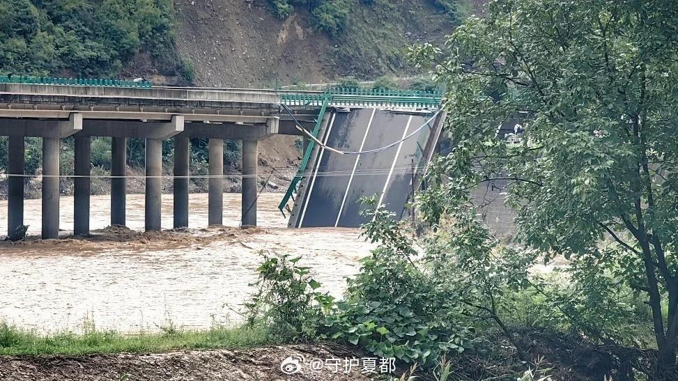 陕西致62人死亡失踪高速桥梁垮塌细节 2024年7月19日晚，陕西商洛丹宁高速严