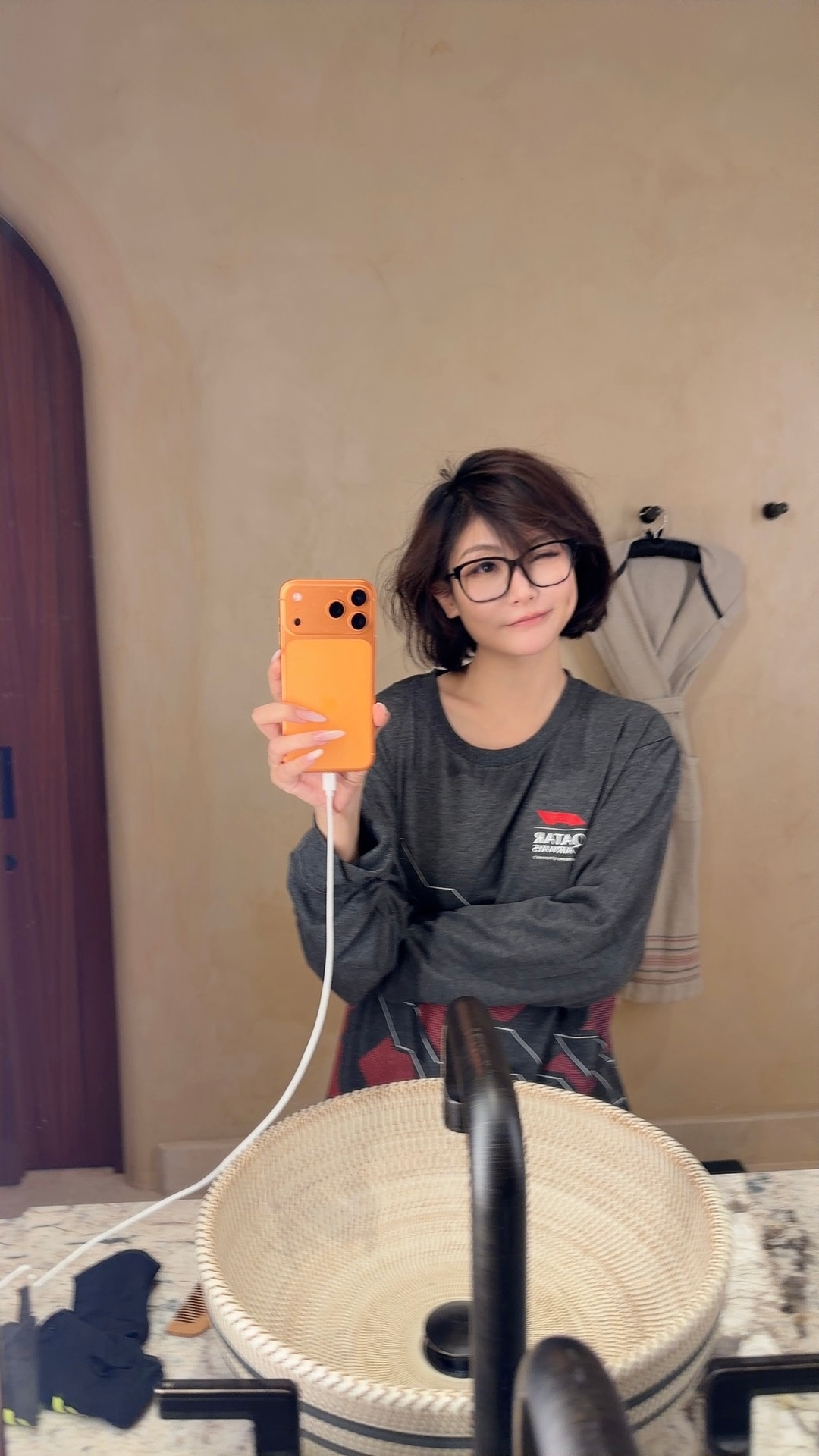 睡了一觉之后，终于有烫头的痕迹了……之前一直觉得因为理发店停电影响了效果烫头失败