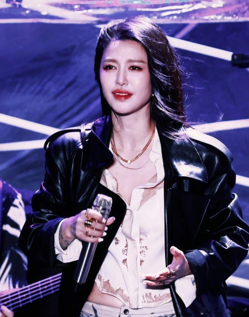 谭维维唱出了顶级仙侠剧话本 谭维维唱《人捺篇章》，把上古神话爱情唱成顶级仙侠剧话