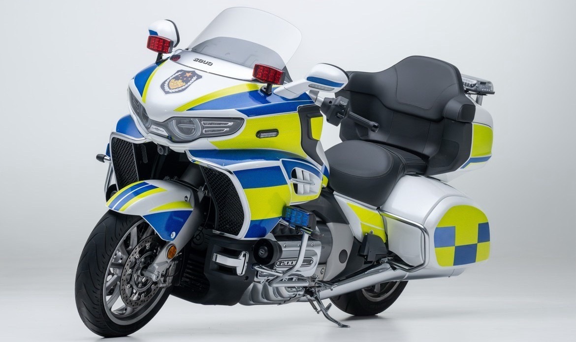 那么，就让我们以登上公告的警用版本灵魂S2000 GL结束今晚的工信部车展吧汽车