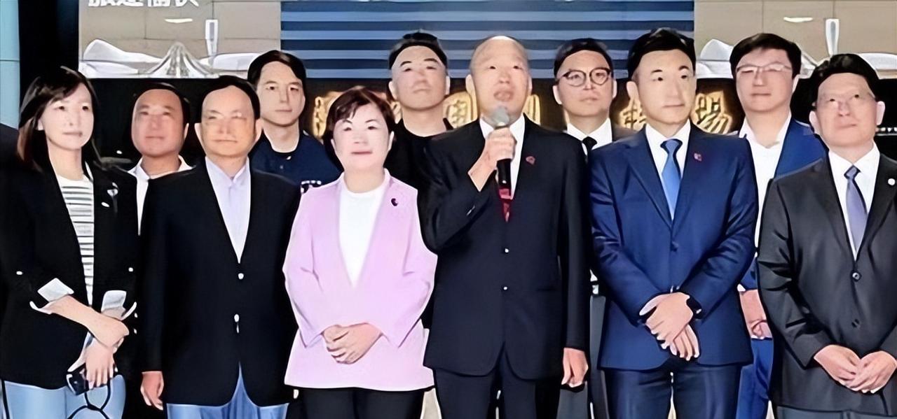 见完美议长，韩国瑜彻底不装了！“只能恋爱不能结婚”？谁给你的底气？

6月27日
