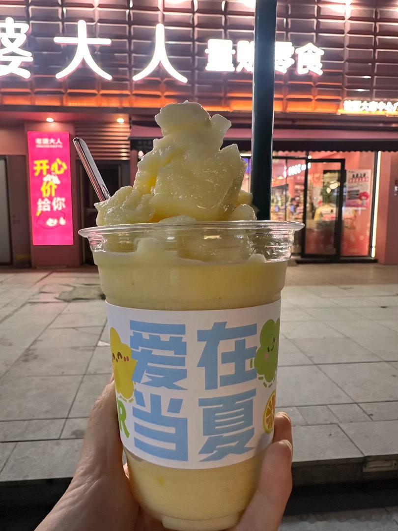 最近天气好舒服啊六月凉爽的风。每天晚上走一走。不仅没消耗，反而增加热量了。希望不