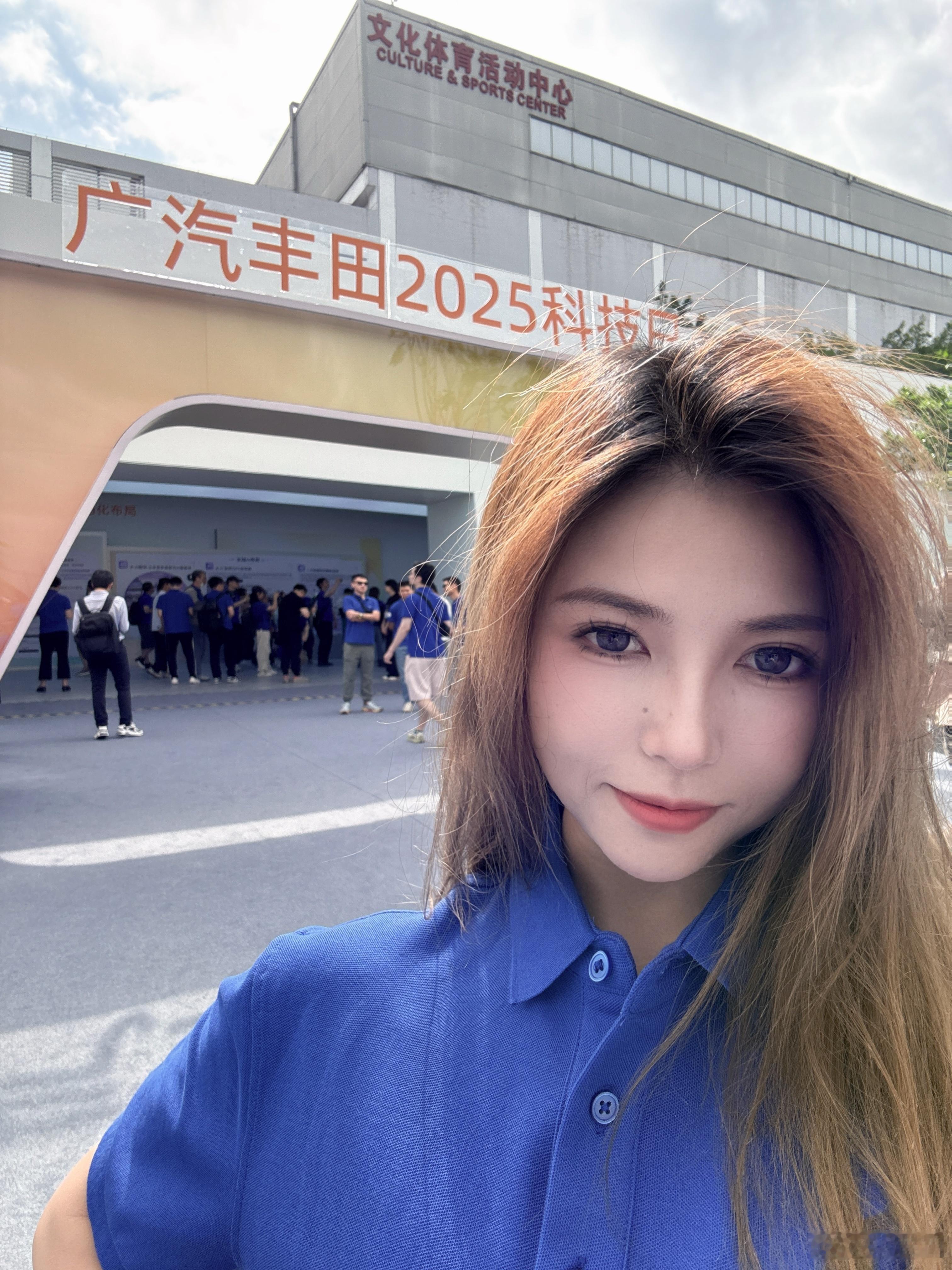 广汽丰田科技日 穿上小蓝衫了今天的科技日应该会让大家看到不一样的广汽丰田目前已知