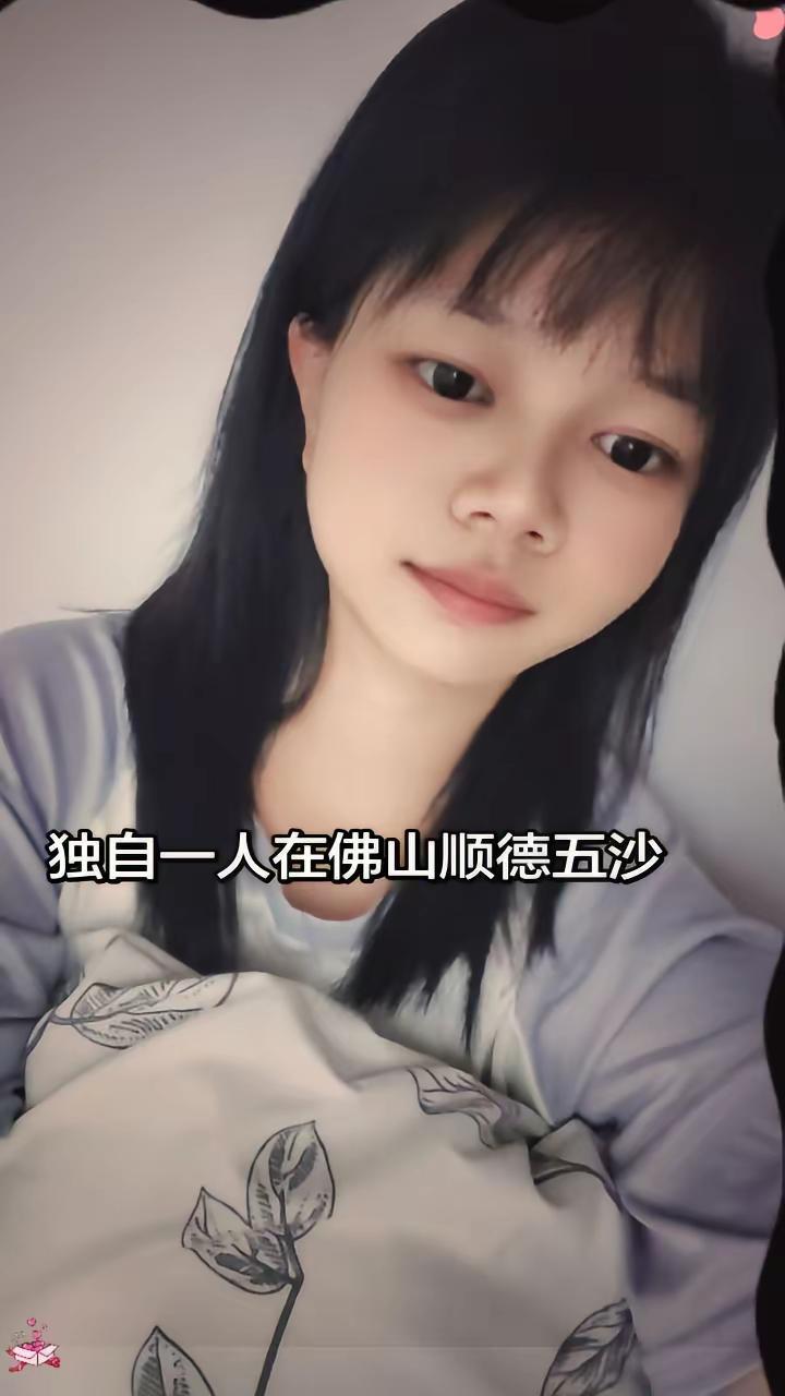 “突然好想撒撒娇，释放一下小女子的气息，可是想想好像不行,因为我是别人眼中懂事的