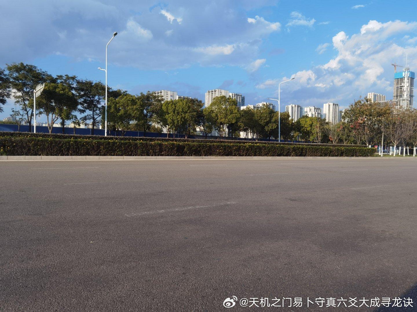 在外读书、独自异地打拼的年轻人，常常困惑学业前程、感情发展，想要寻找专业师傅测算