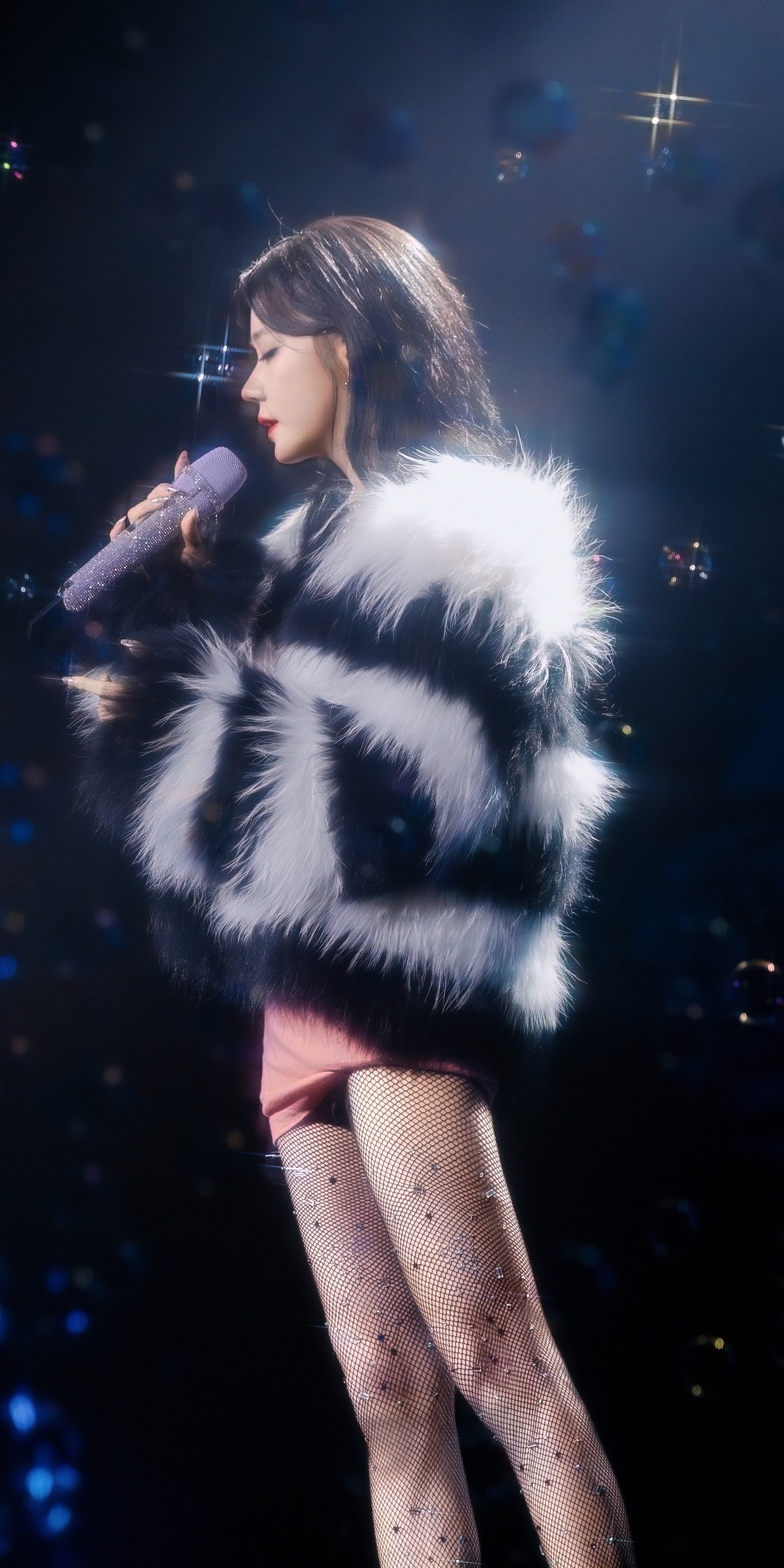 张紫宁，丝袜妆造，可酷可甜。张紫宁