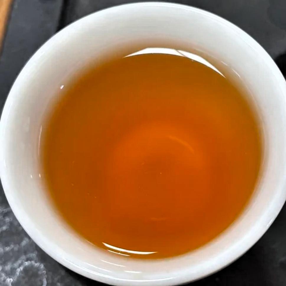 喝普洱茶，重感受，轻讲究。入口顺、喝着香、有余韵、心里静，就够了。

茶是用来养