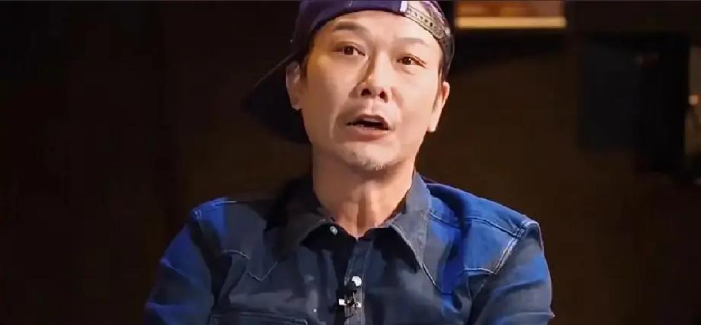 30年打戏教科书，今天还在抄
 
1994年，李连杰和钱小豪在《精武英雄》里对打