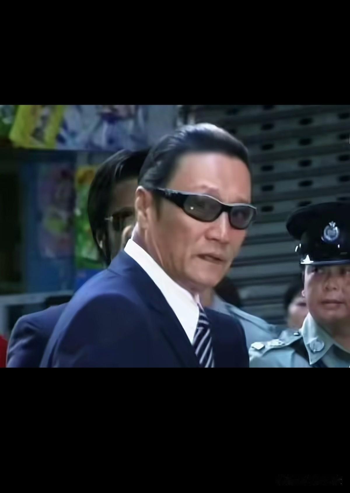 谢霆锋虽然帅，
但是没有他老爸谢贤的气场大，
谢贤的五官不如谢霆锋精致，
然而看