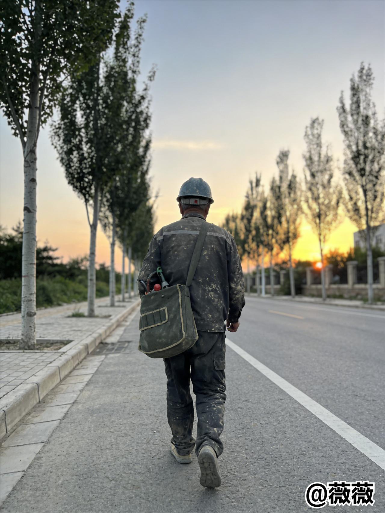 非常引人深思的话：
“奉劝渐渐老去的五十多岁的70后，如果没有特殊经济困难，不要