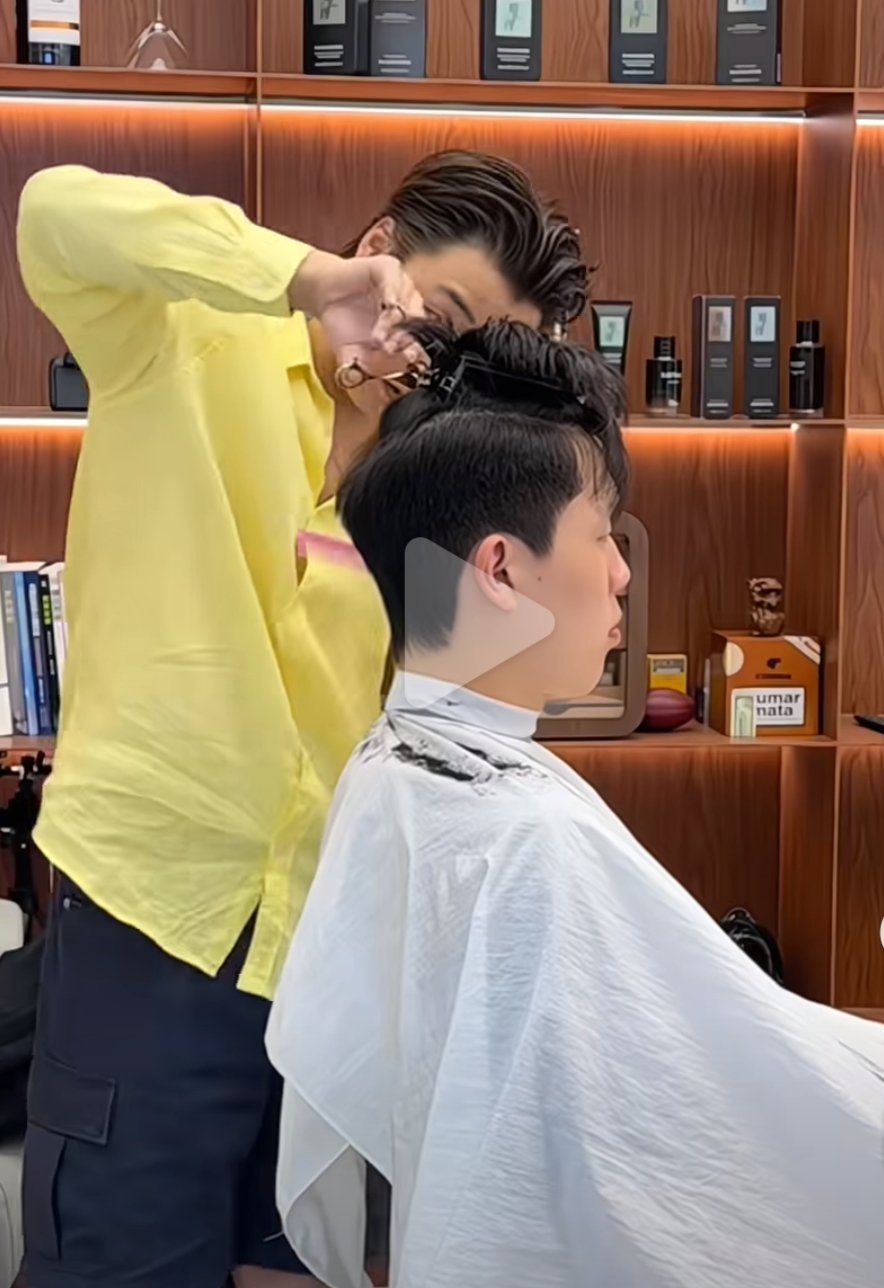 这个世界是咋的了头发都不让人剪了吗