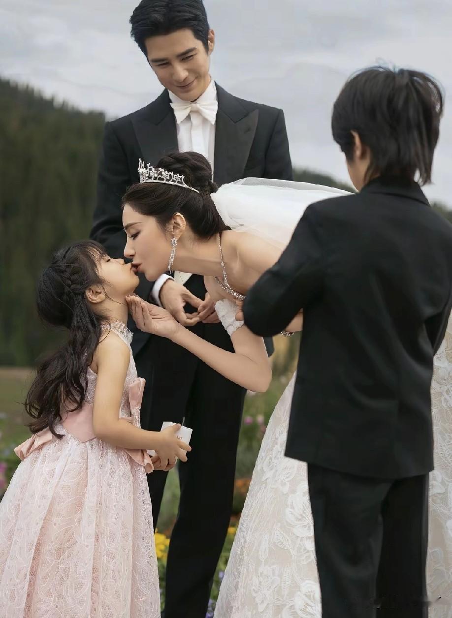 谁见过把婚宴直接办成新疆美食博览会的婚礼？姜潮麦迪娜这场迟来的草原婚礼真的好有排