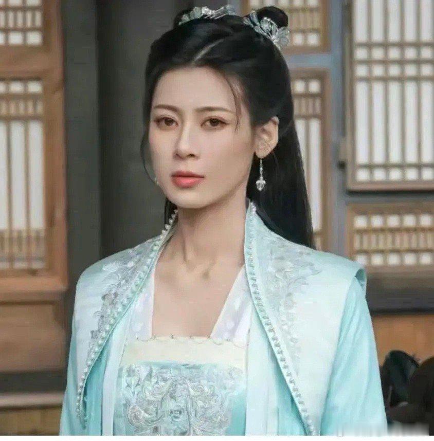 妹宝这个称呼和颜值严重不符[揣手] ​​​