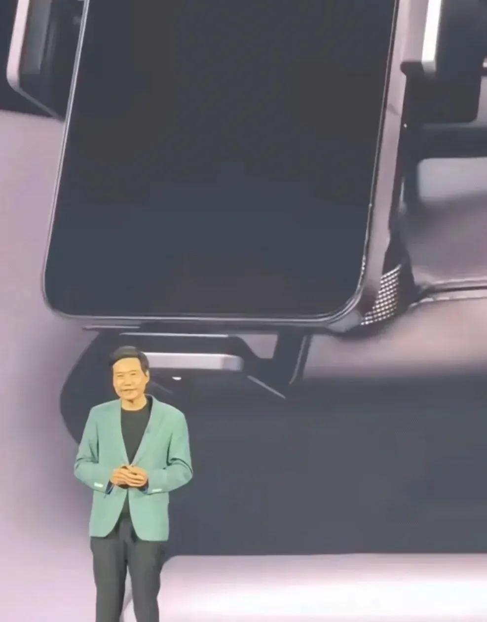 一个车载手机支架看似简单，但是一直困扰着众多车主，结果只有雷总的小米SU7做了出