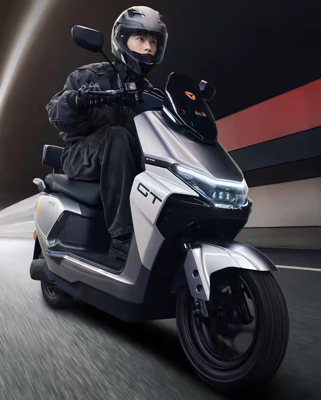 4000多预算，要续航120km还想要智驾，雅迪、爱玛、小牛这仨品牌都有能满足需