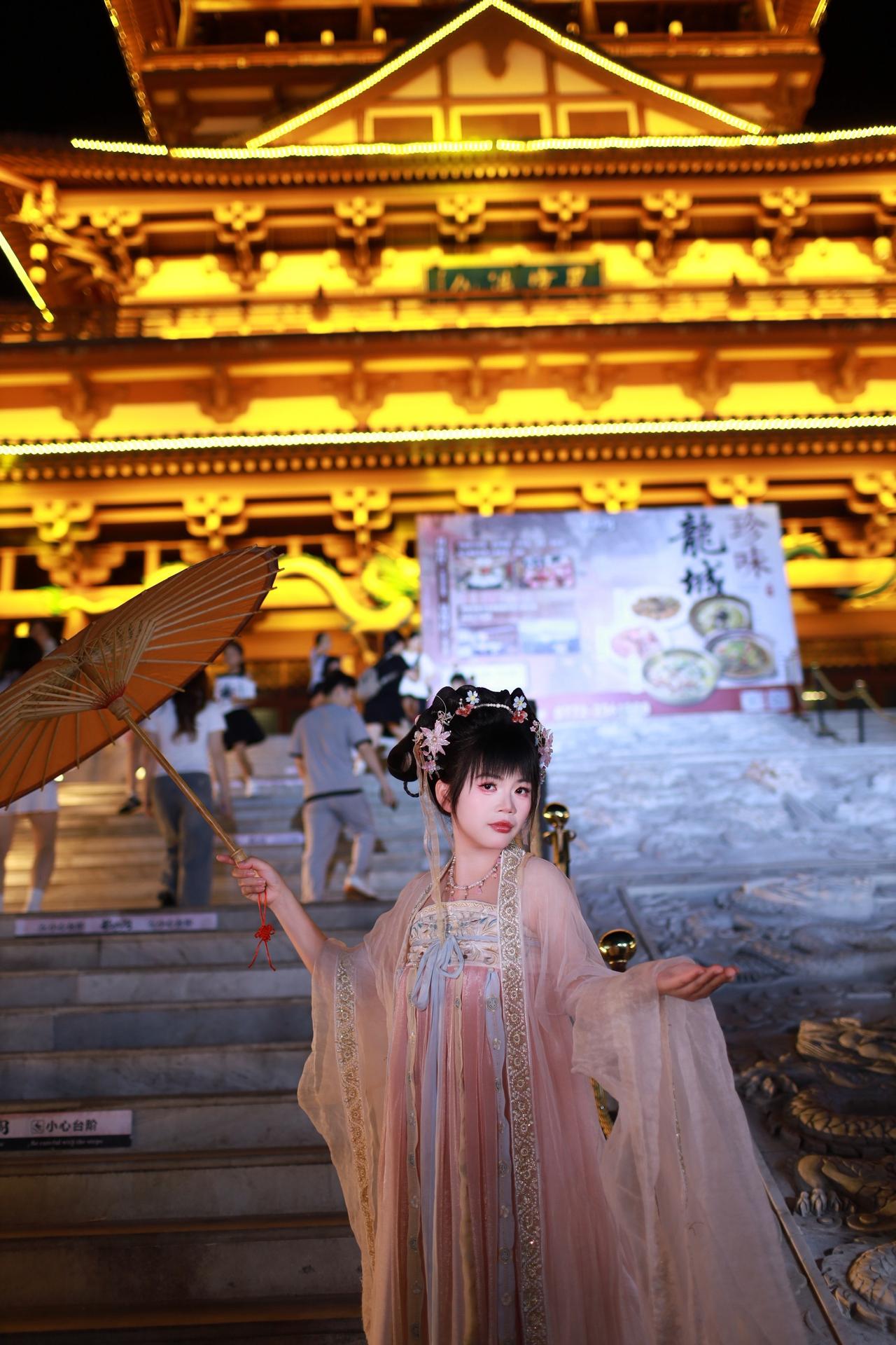 古镇一的夜里＇拍几张记录古建打卡汉服出片秘籍 喜欢古风的女孩 氛围感拉满的国风造
