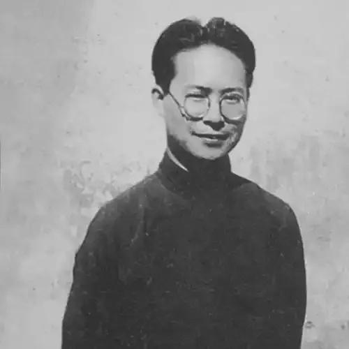 1988年5月10日，中国著名文学家沈从文因心脏病复发，抢救无效在北京逝世，享年