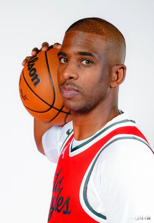 🚨保罗正式官宣！39岁传奇谢幕？反转让人泪目
NBA圈突传惊雷！39岁克里斯·