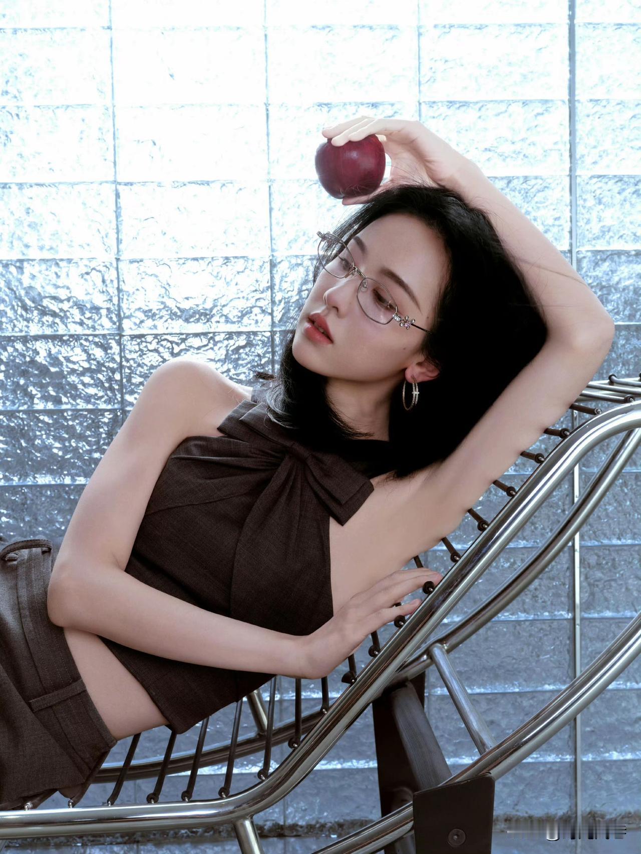 陈都灵美照，校花的颜值确实无可挑剔！