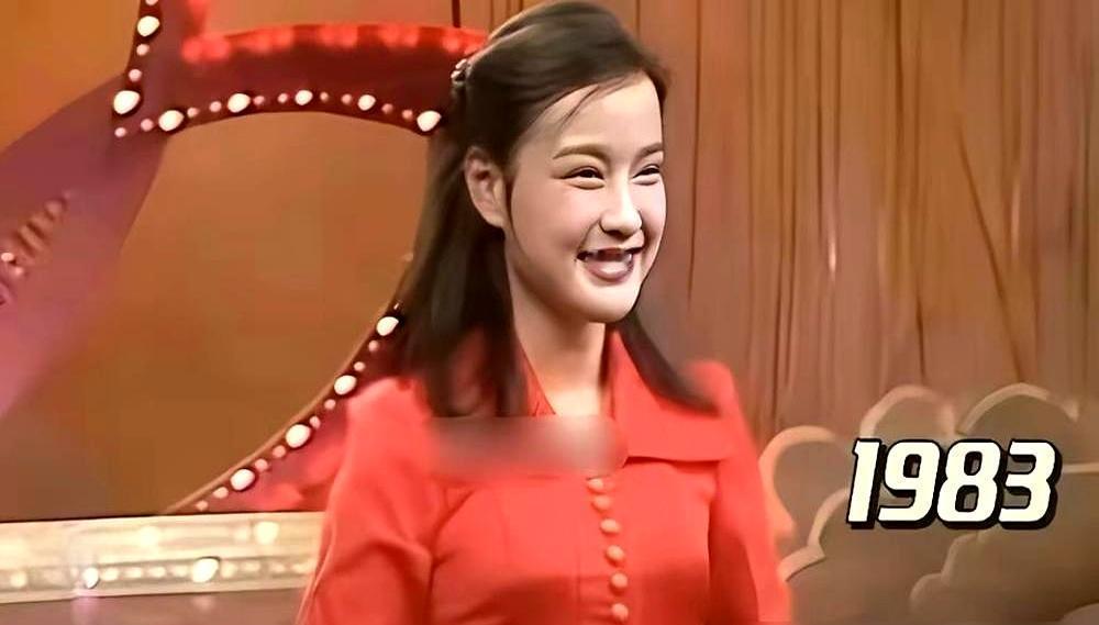 74岁刘晓庆拽出47年前的旧裙子 一整套上居然贴身到勒出腰线
 
但生图里的她 