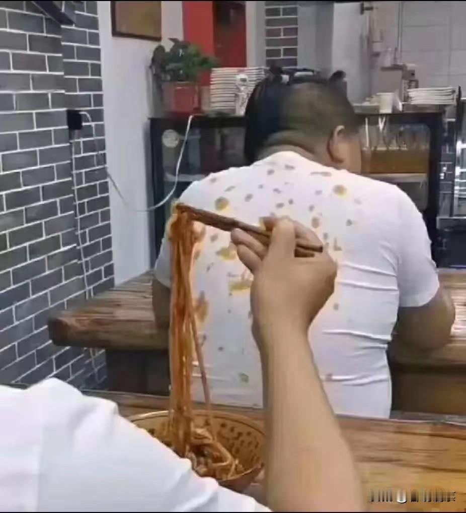 你这吃碗面也是惹下大祸了[捂脸]生意是更好做,还是更难做? 一碗面的真相