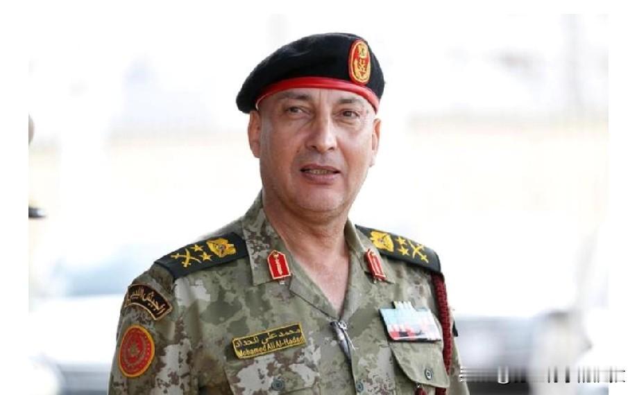 搜救队在利比亚陆军参谋长和其他7人在土耳其遇难后调查残骸飞机坠毁。
搜救队已经从