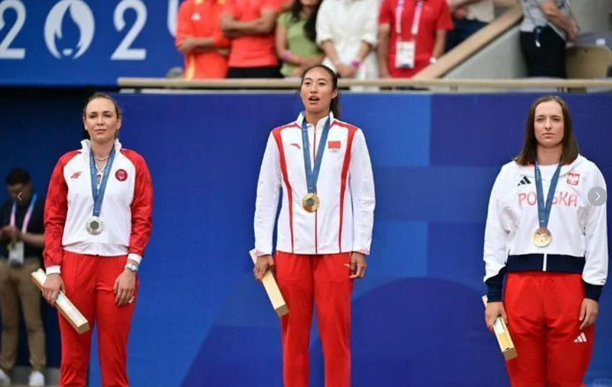 斯瓦泰克两次输郑钦文两次落泪 红土女王、法网四冠王。2024年巴黎奥运会半决赛之