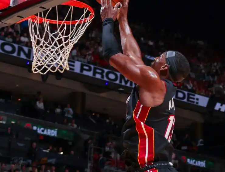 字母哥攻防两端完爆83分先生阿德巴约贡献31+6完美数据，无奈队友不给力，最后以