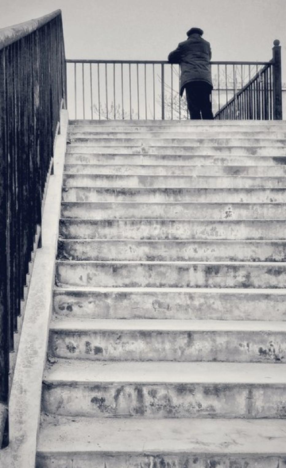 刘震云说：“自古以来，成大事的人，没有一个人是靠自己做起来的。但凡失败的人，都是