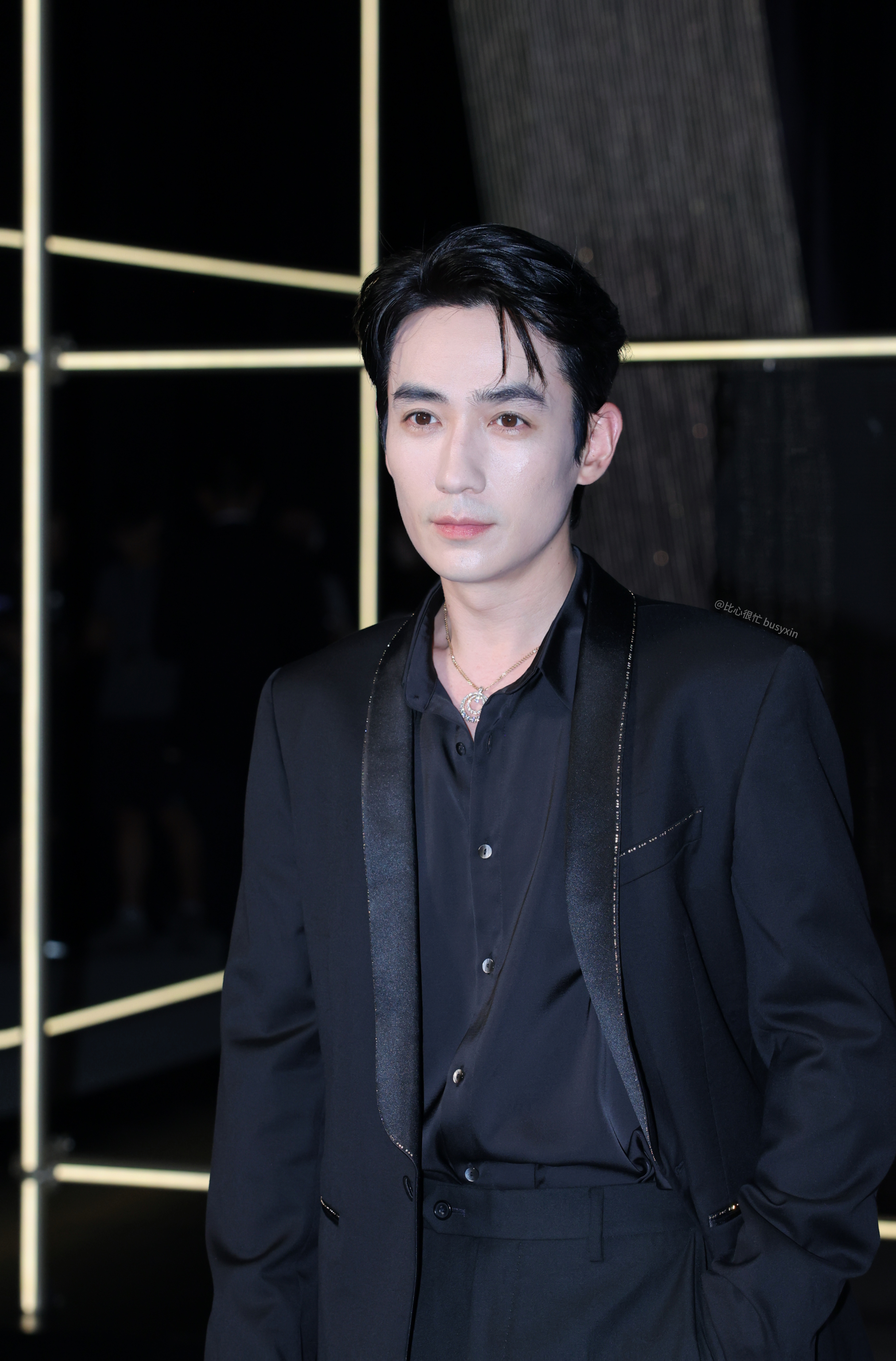 白的发光朱一龙雅诗兰黛全球护肤代言人 ​​​