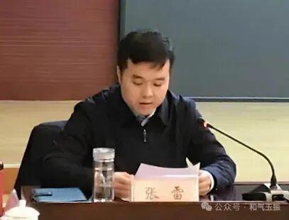 张雷走访慰问优秀教师
​       在第42个教师节来临之际，平邑县长张雷看望