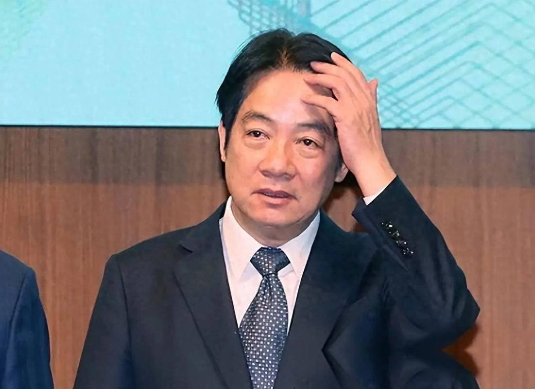 昨天你提议给大家发点钱，被人指着鼻子骂是败家子；今天他跑出来说要给大家发钱，却摇