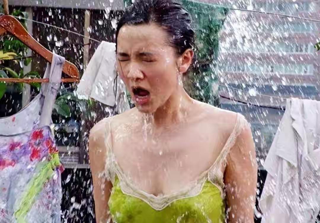 入行拍戏二十多年，大宋佳靠着实打实的演技站稳演艺圈。不炒作绯闻、不靠流量博热度，