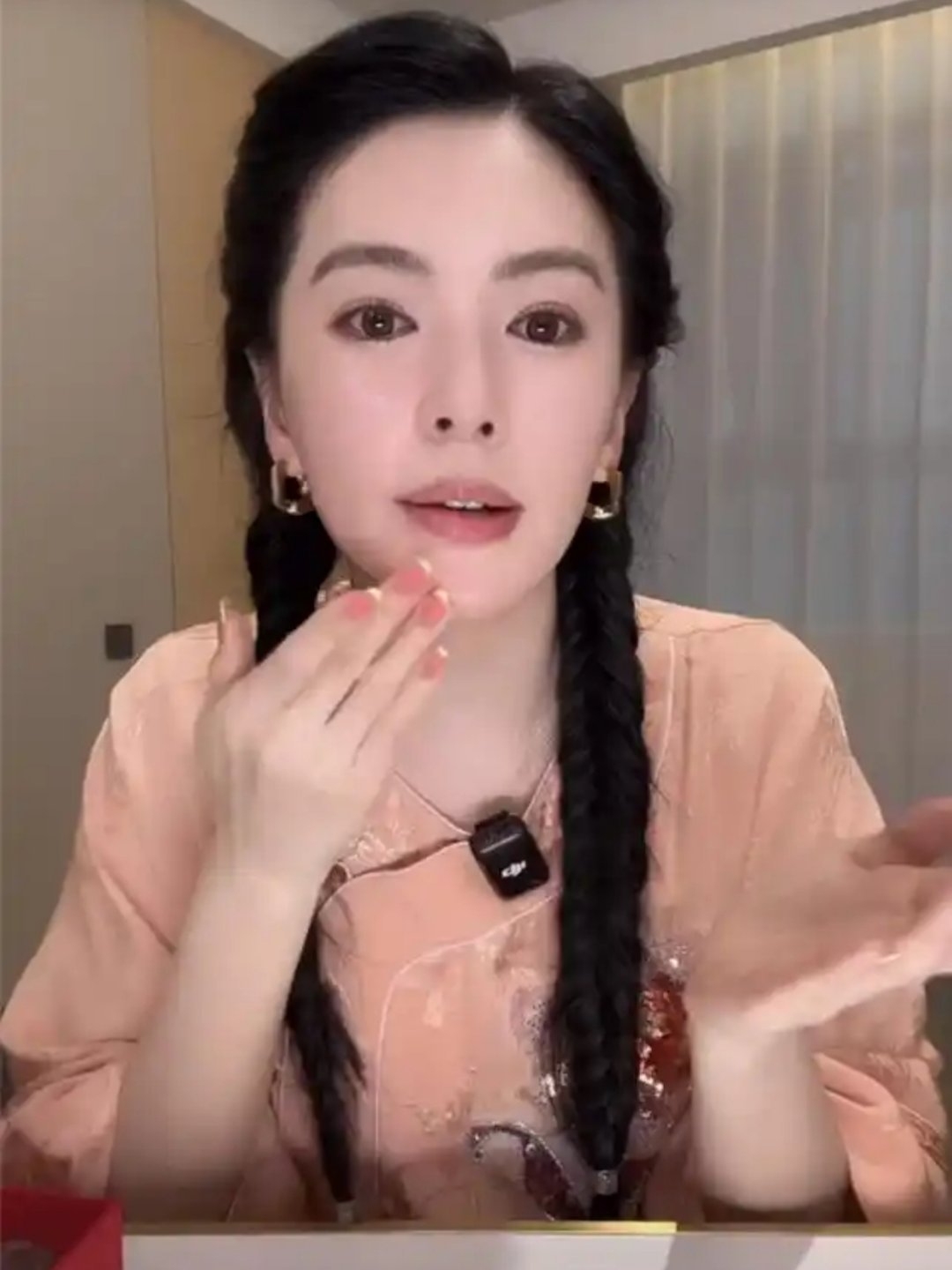 曝张雨绮影视综艺全被拒 张雨绮因深陷代孕、插足婚姻等绯闻遭影视综艺全面抵制，为了