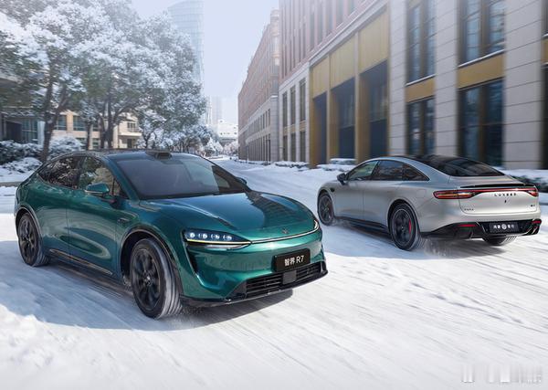 鸿蒙智行五大 “界” 品牌负责人首次同台奇瑞尹同跃盛赞华为：是超强队友不是猪队友