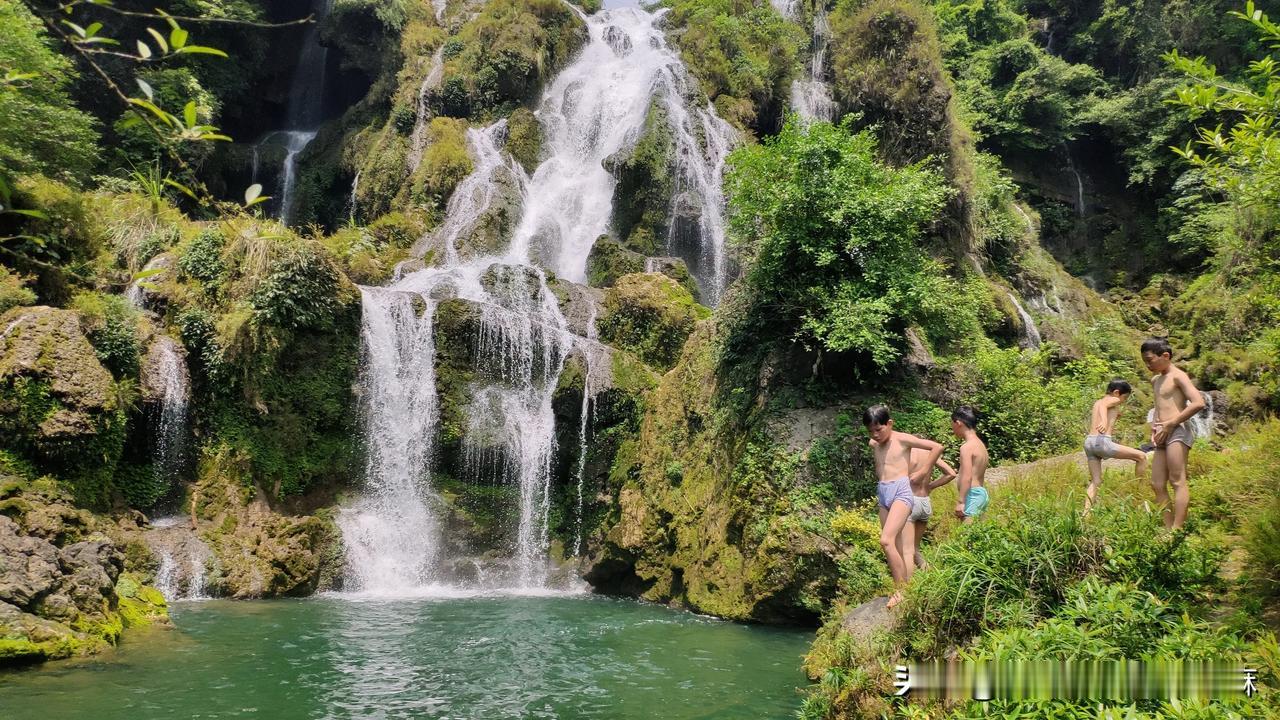 51放假你们去景区看人头，我们到的这里神仙地钓鱼泡水，简直就是我们的私家景点，私