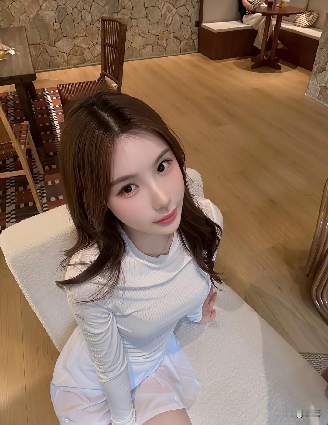 突然很好奇一个问题，如果在一起之后，你舍得对这样的女孩子发脾气吗？
很多人嘴上说