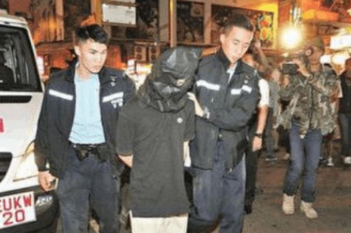 潜逃九年，靠炒期货身价3亿，女儿满月酒被抓：三千万放过我行不！

那是在2011