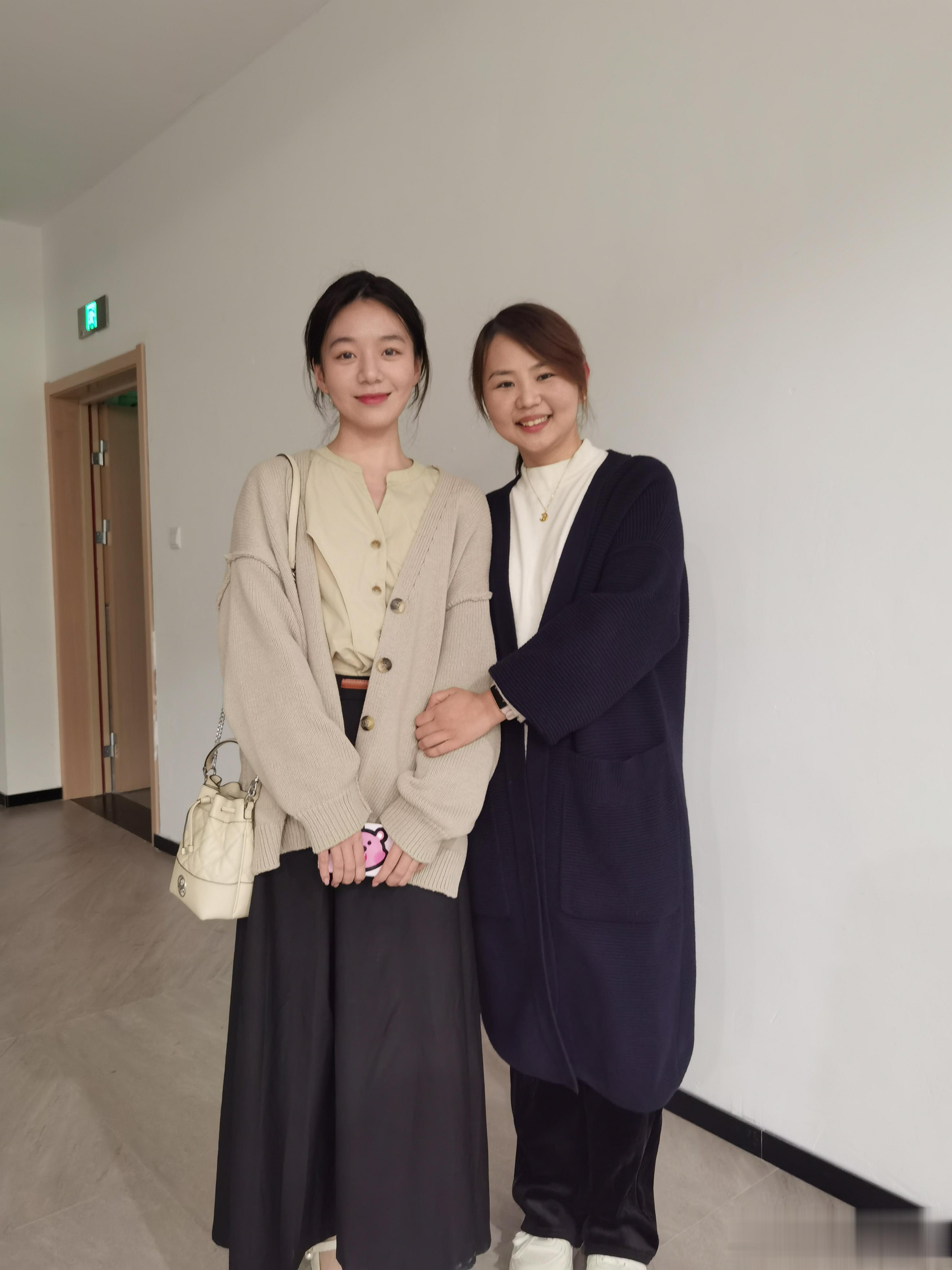 今天去见了小学的英语老师 她问我最近在准备什么 实习吗 我说没有 最近在准备留学