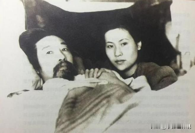 1912年，妻子满怀期待地抱住徐悲鸿，脱下身上那层薄薄的衣衫，脸上因羞涩泛起红晕