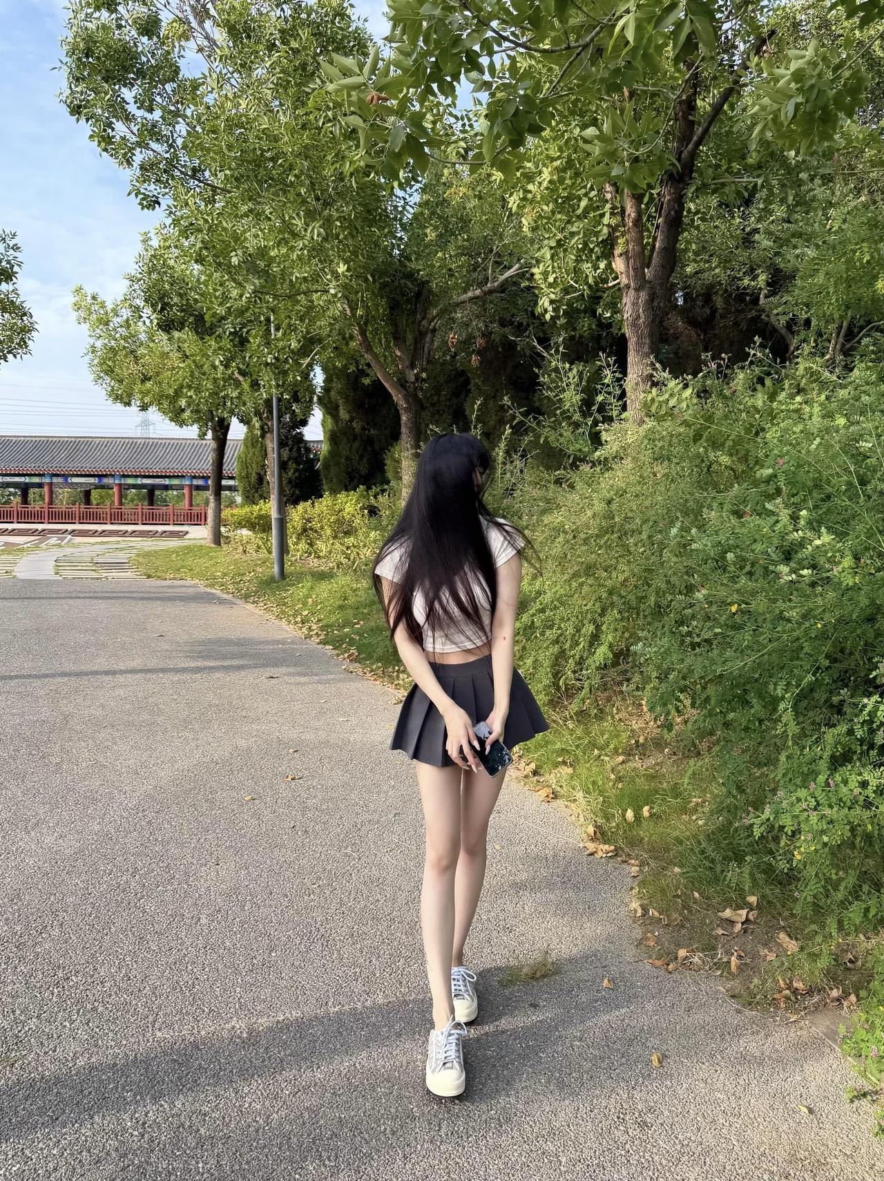 只要你不贪，啥烦恼都没有了！
​贪？是的。
​贪色、贪财、贪名、贪睡、

贪吃、