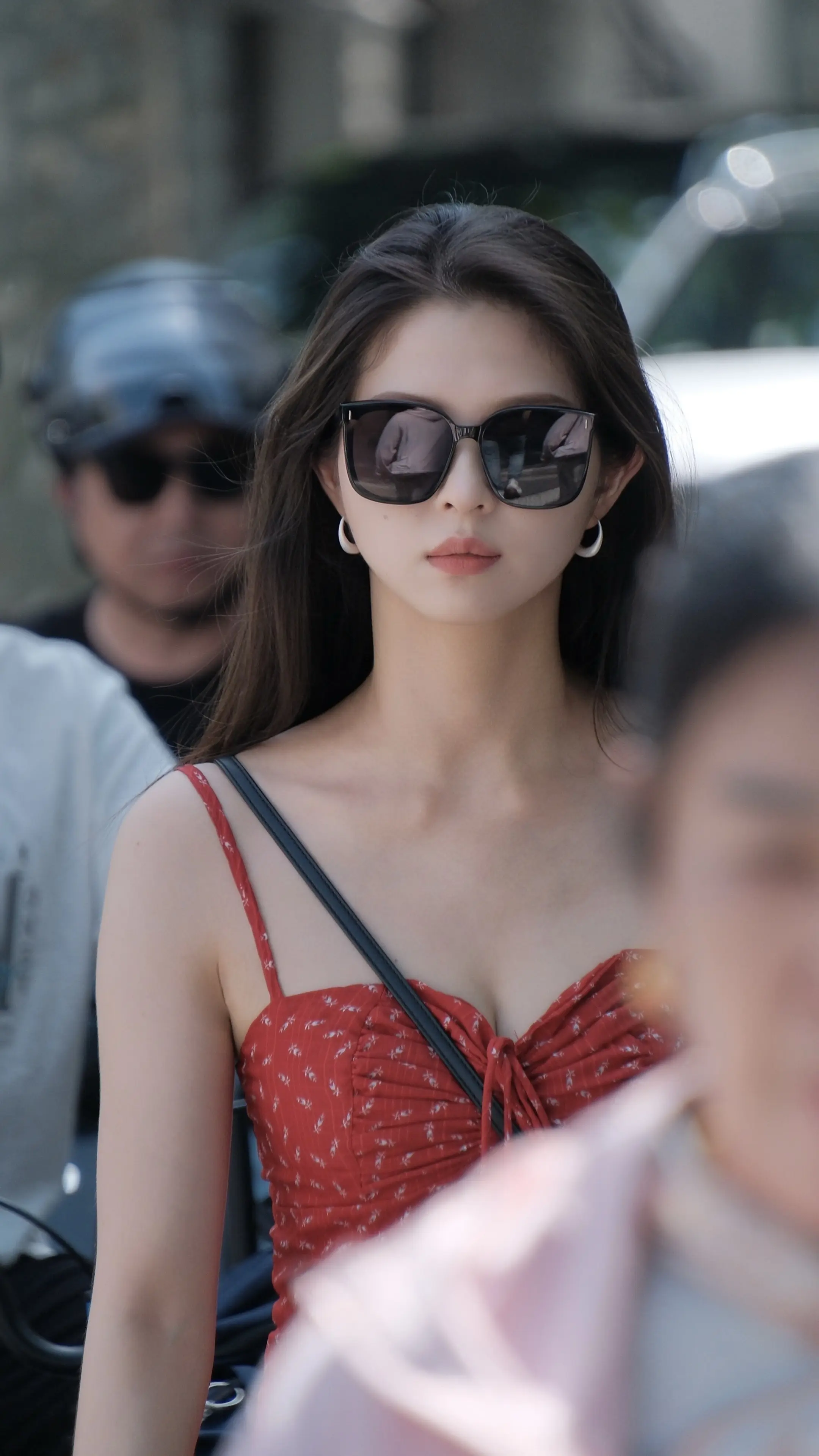 上海街拍。她们阳光明媚又自信｜周精选集. 氛围感