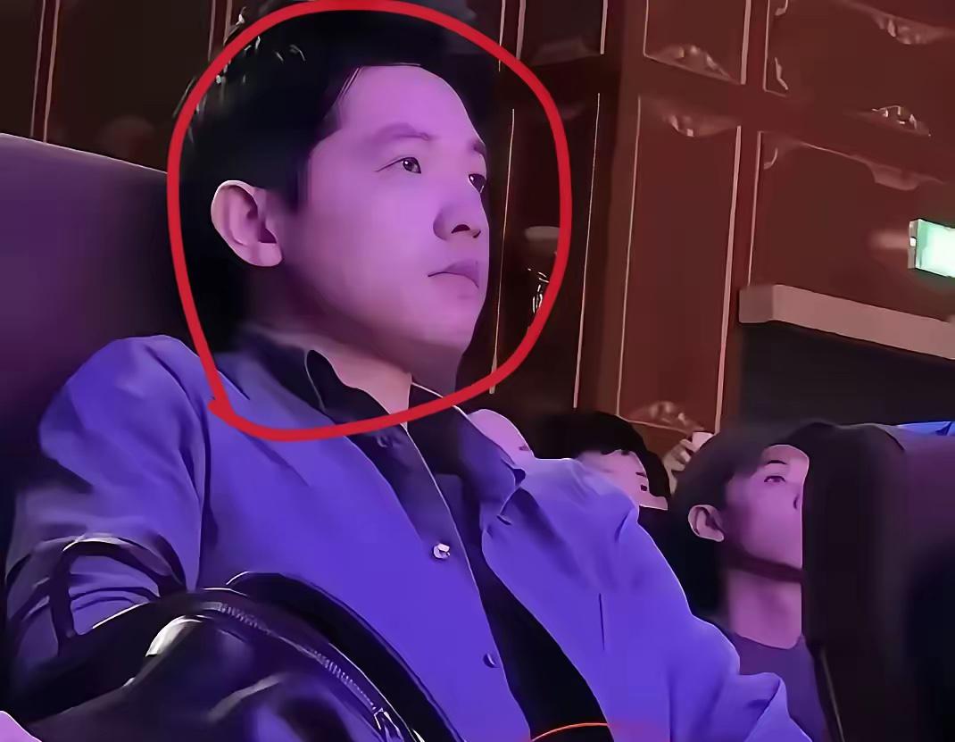 太让人揪心了！33岁谢家振，在妻子离开仅仅四个月之后，也选择离开了这个世界。
夫